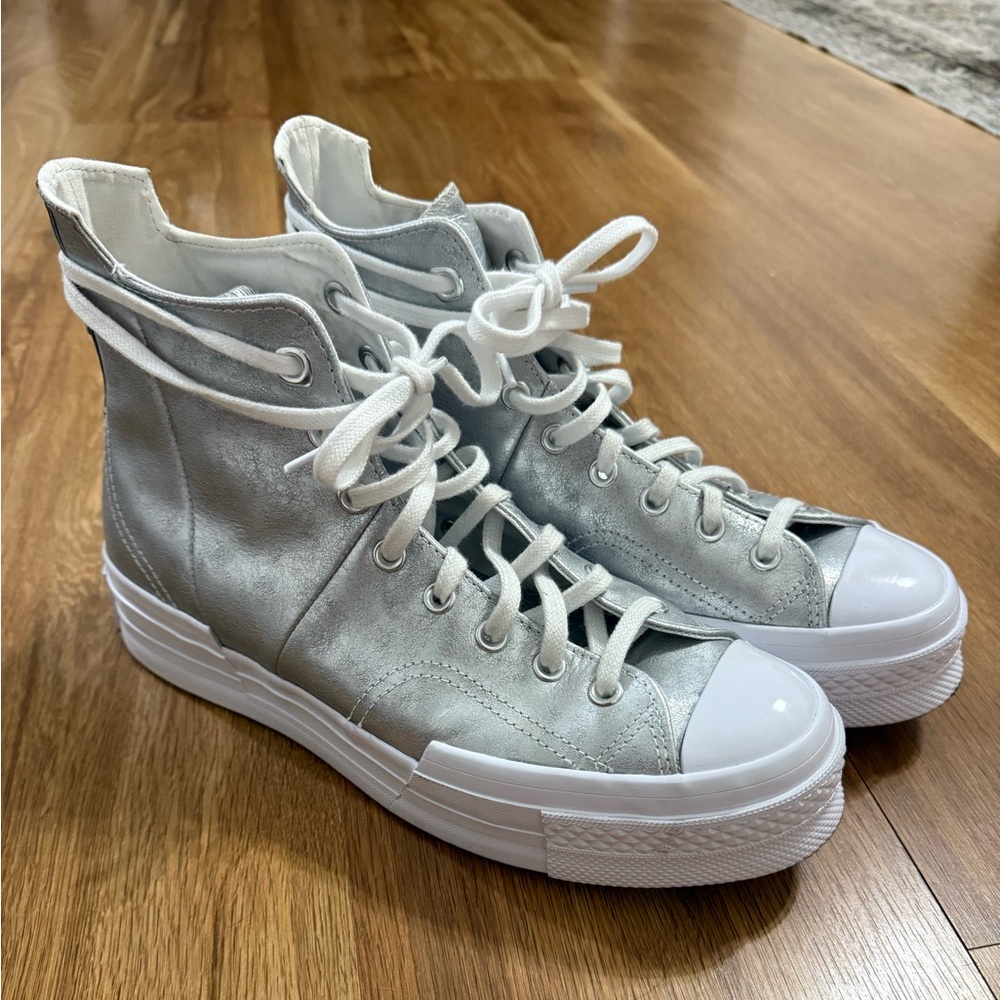 USED-Converse Metallic Silver and white  High-Tops